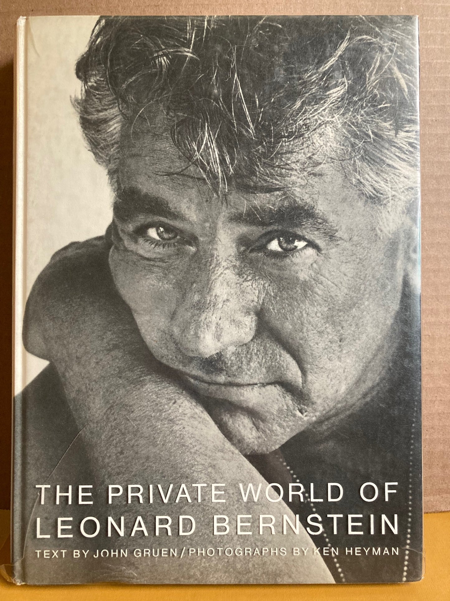Heyman, Ken, photos. The Private World of Leonard Bernstein by John Gruen, photographs by Ken Heyman.