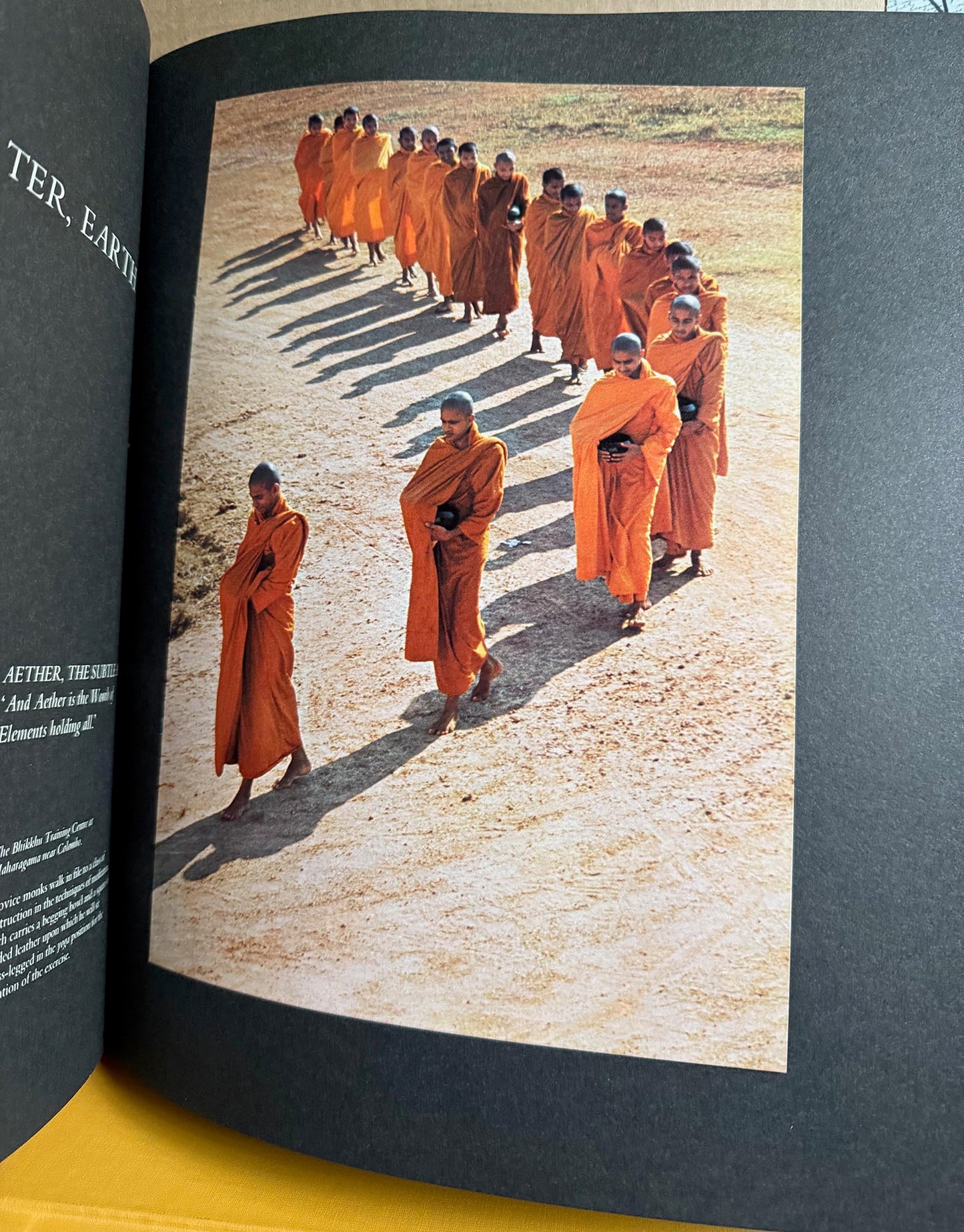 Ben, Roloff. Island Ceylon. Coffee table book with stunning color photos.