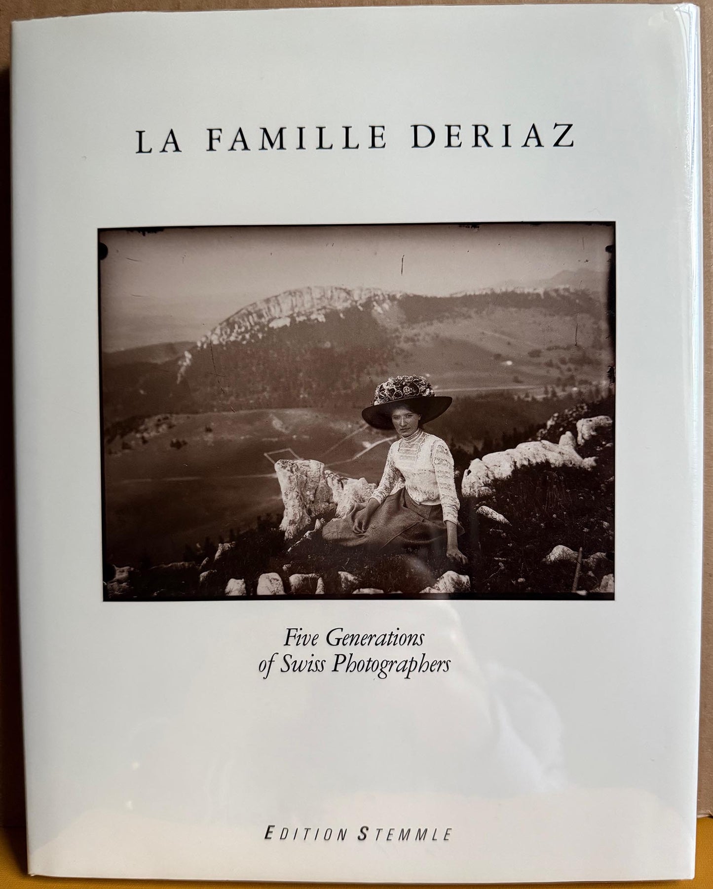 Deriaz. La Famille Deriaz. Five Generations of Swiss Photographers by Charles-Henri Favrod.