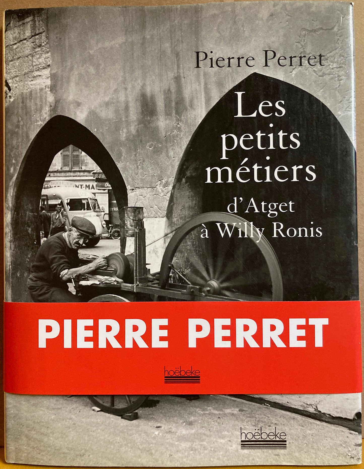 Atget, et al. Les Petits Métiers d’Atget á Willy Ronis by Pierre Perret.