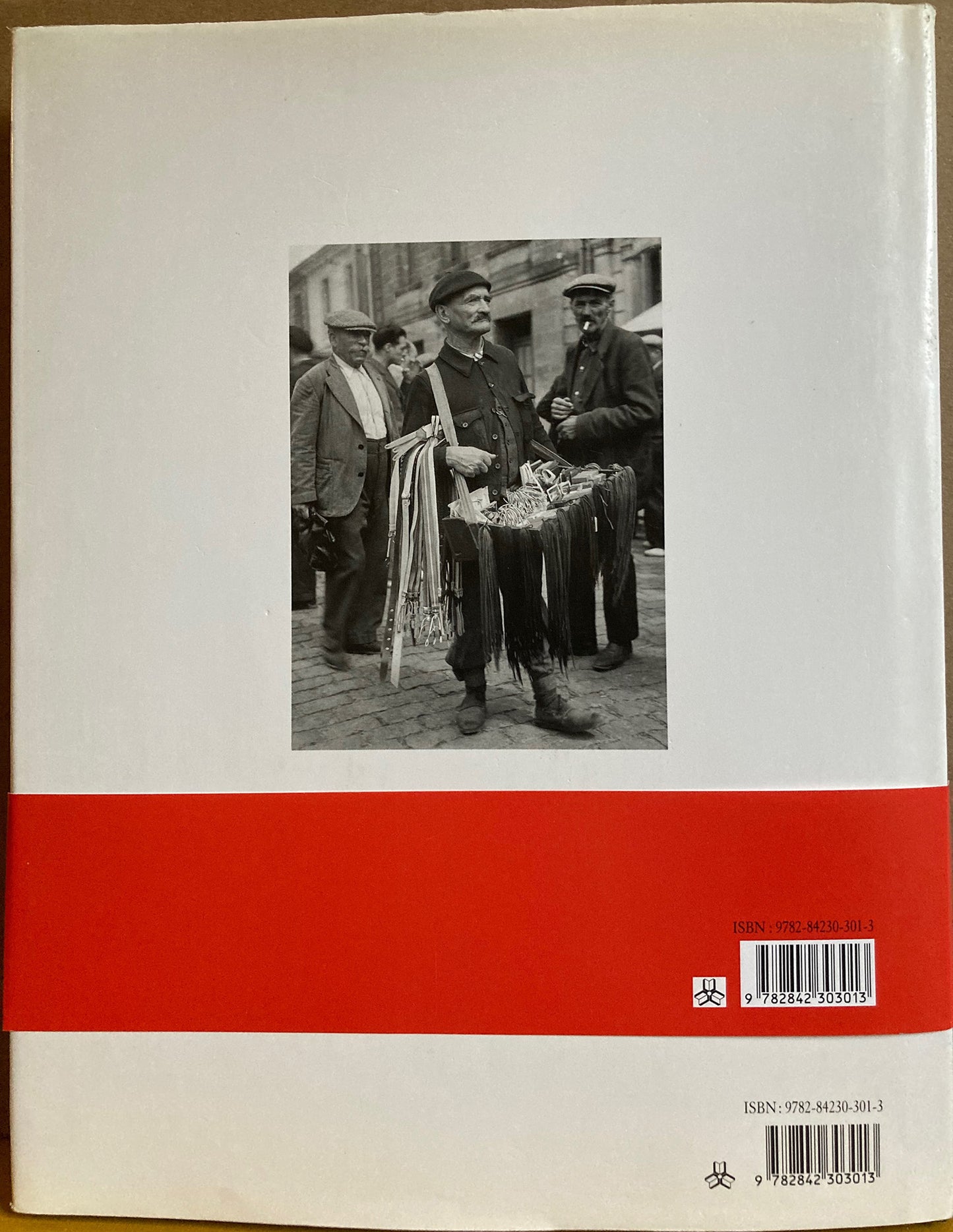Atget, et al. Les Petits Métiers d’Atget á Willy Ronis by Pierre Perret.