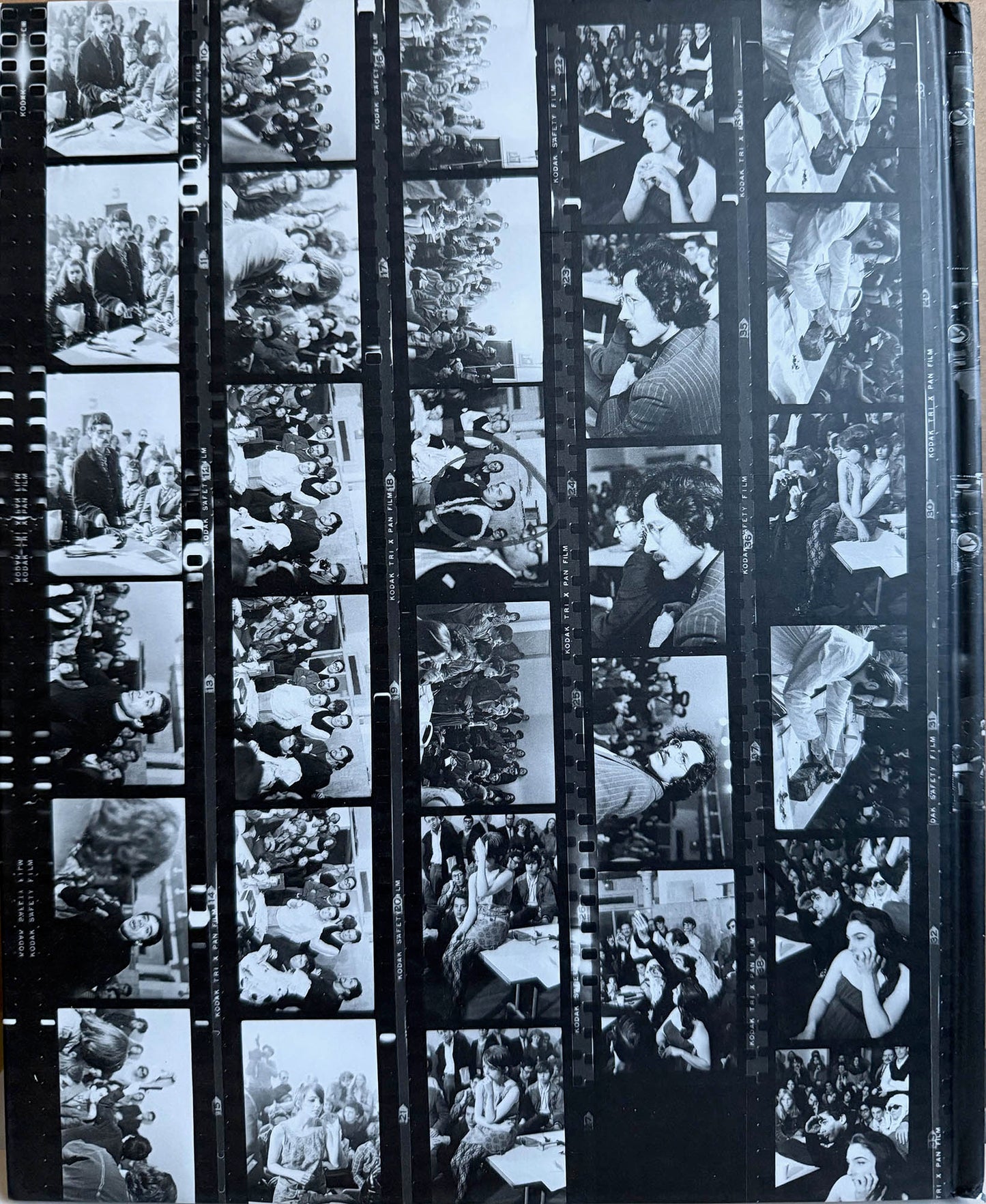 McDarrah, Fred W. New York Scenes. Photos by Fred W. McDarrah. Introduction by Sean Wilentz.