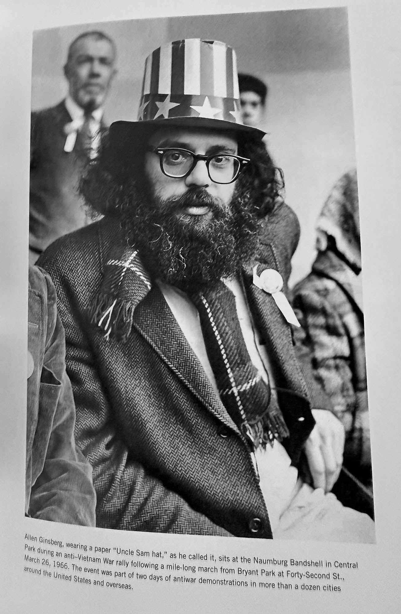 McDarrah, Fred W. New York Scenes. Photos by Fred W. McDarrah. Introduction by Sean Wilentz.