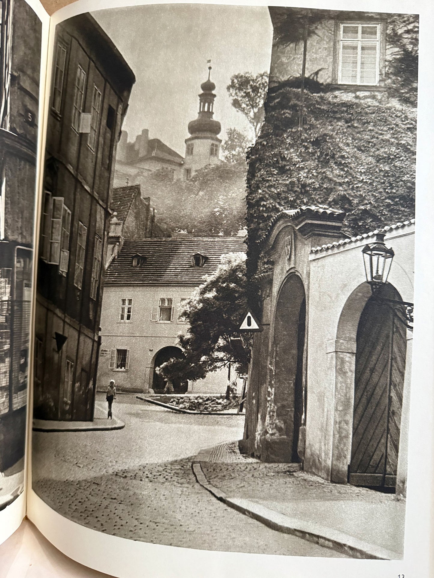 Prague. The Face of Prague / L'Image de Prague. Photographs by M. Kuçera.