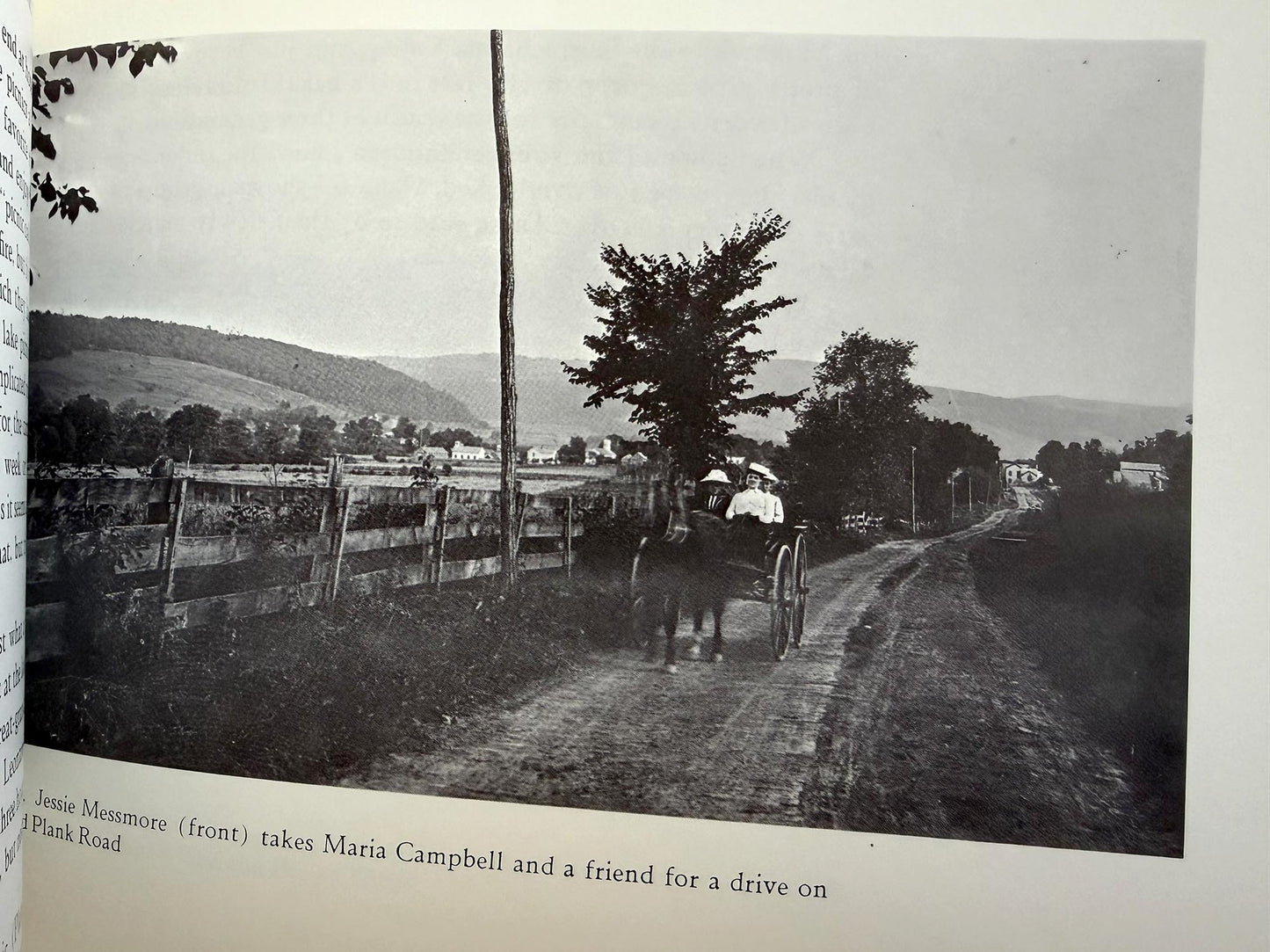 The Happy Valley. The Elegant Eighties in Upstate New York by Pauline Dakin Taft. Photographs by Leonard Dakin.