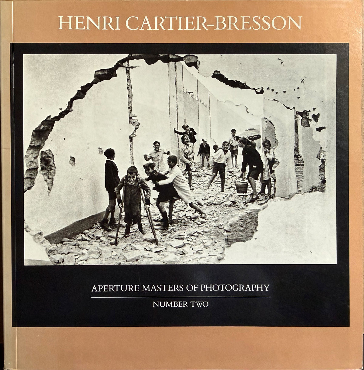 Cartier-Bresson, Henri. Henri Cartier-Bresson. Aperture Masters of Photography. Number Two.