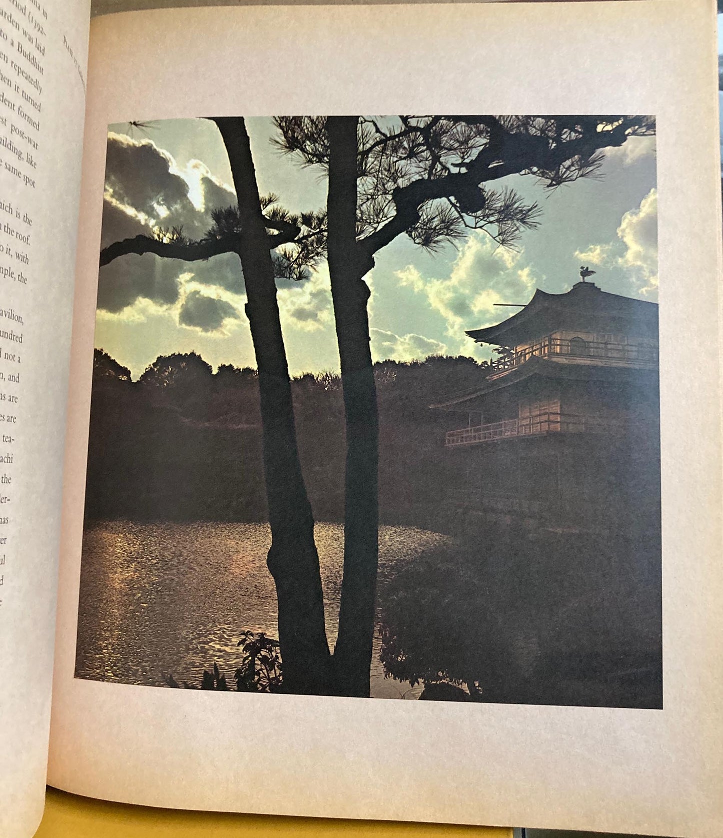 Japan in Color. Photographs by Roloff Beny. Text by Anthony Thwaite.