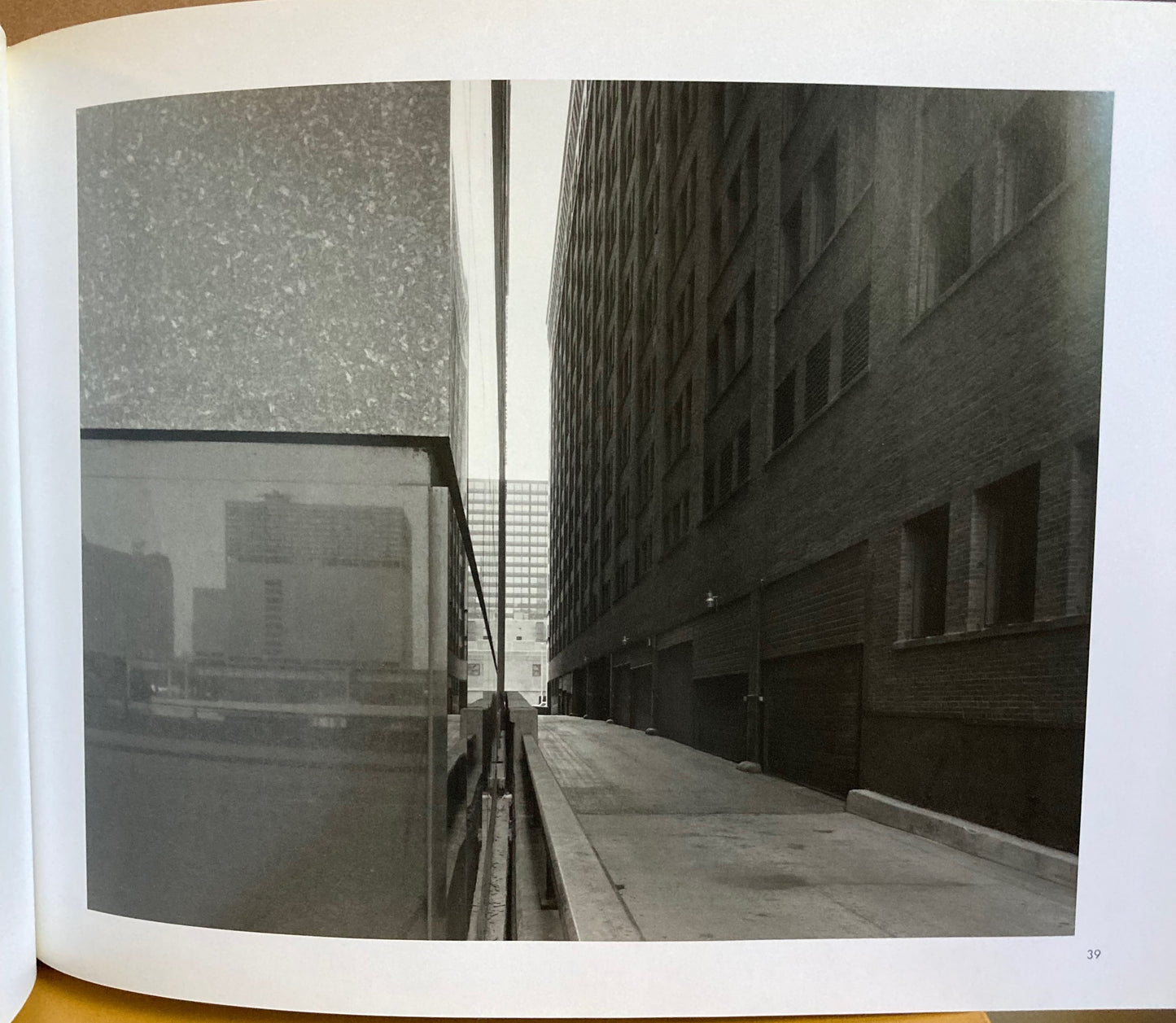 Thall, Bob. City Spaces: Photographs of Chicago Alleys. Photographs by Bob Thall.