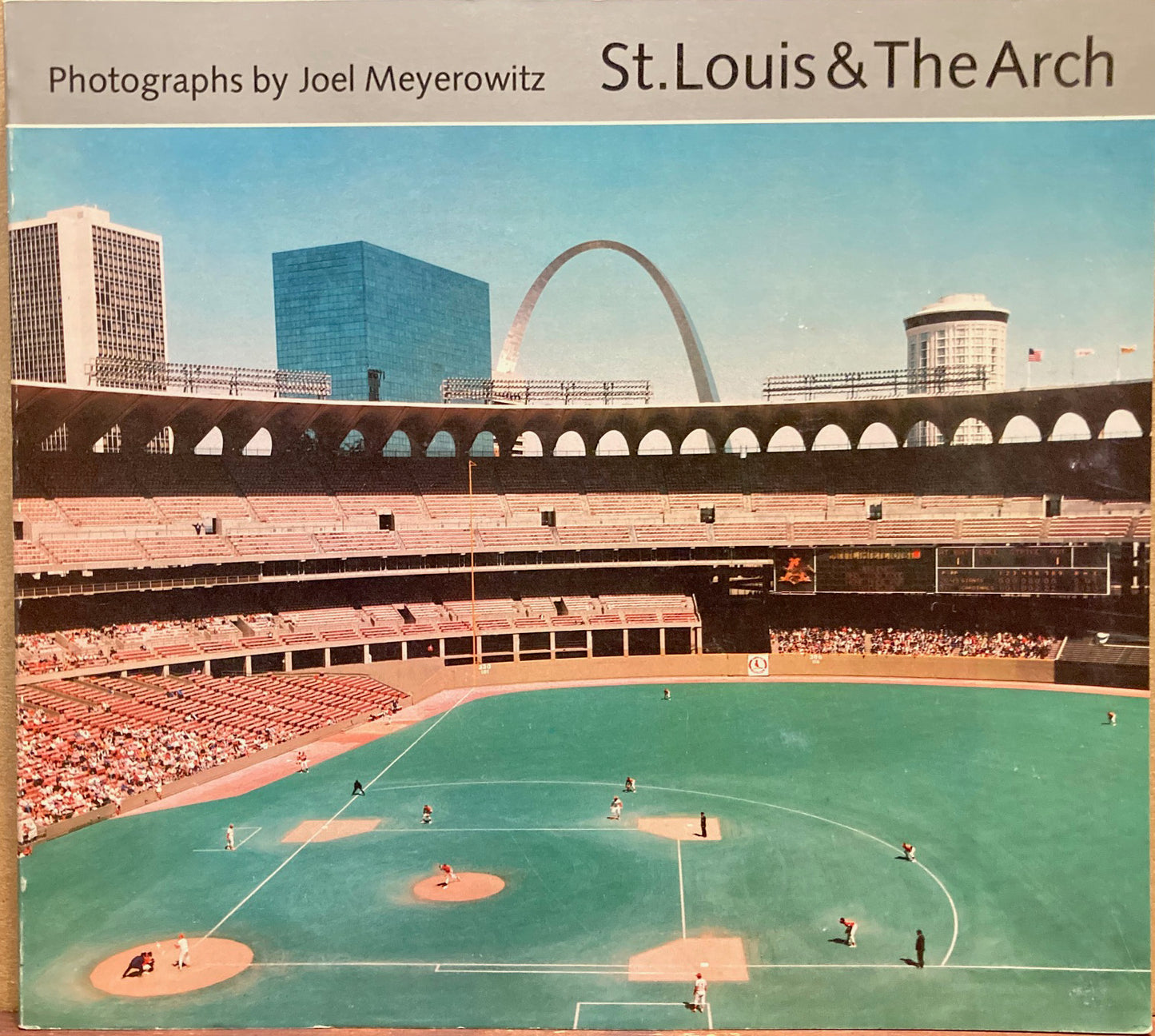 Meyerowitz, Joel. St. Louis & the Arch by Joel Meyerowitz.